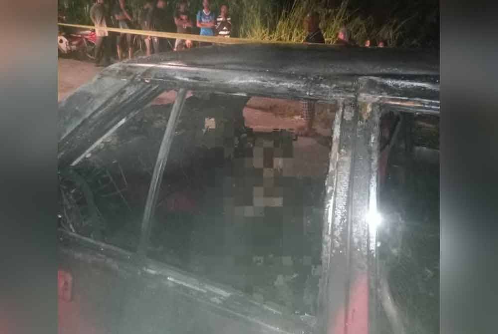 Mayat lelaki Orang Asli ditemukan rentung dalam sebuah kereta yang terbakar di Jalan Pahang, Tapah pada Isnin. Foto ihsan Bomba Perak