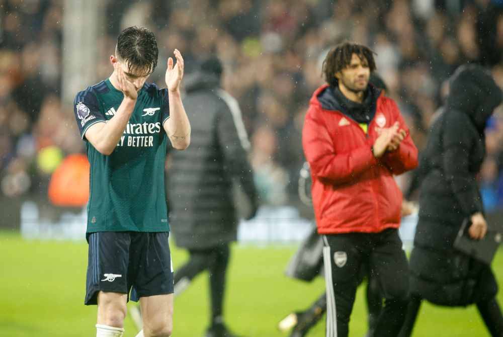 Rekasi kecewa pemain Arsenal, Declan Rice selepas tewas kepada Fulham. Foto EPA