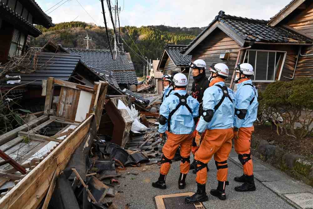 Keadaan kediaman musnah akibat gempa bumi di wilayah Ishikawa, Niigata, Fukui, Toyama dan Gifu. Foto AFP Foto AFP