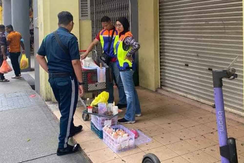 Kesemua barangan yang di sita dipindahkan ke Setor Sitaan DBKL Jalan Lombong Taman Miharja Cheras untuk tindakan rekod dan dokumentasi.