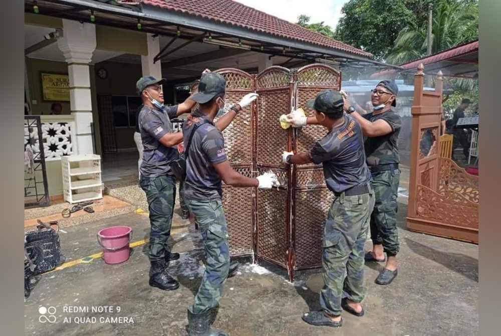 Seramai 20 pegawai rendah polis dari Batalion 6 PGA telah memberikan bantuan pasca banjir pada Selasa.