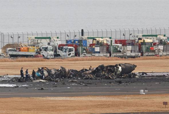 Kotak hitam pesawat Pengawal Pantai Jepun yang terlibat dalam nahas dengan pesawat Japan Airlines JAL516 di Lapangan Terbang Haneda Tokyo pada Selasa berjaya ditemukan. Reuters