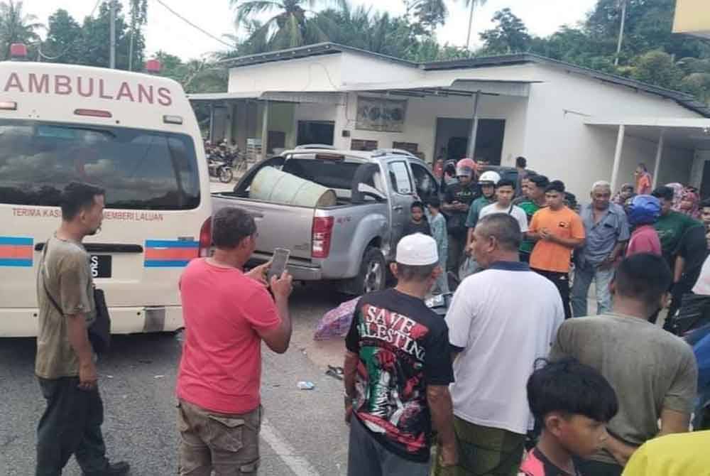 Kemalangan membabitkan sebuah motosikal dan pacuan empat roda di Kampung Mengkuang Masjid, Baling. Foto FB media sosial