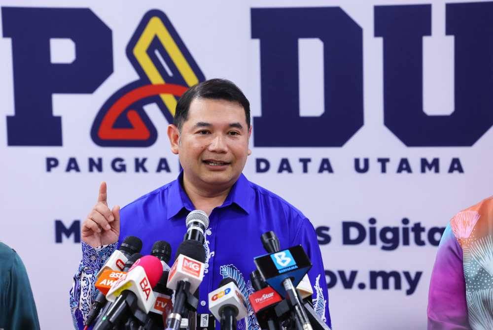 Rafizi bercakap pada sidang media pasca peluncuran Pangkalan Data Utama (PADU) di kementeriannya hari ini. Foto Bernama