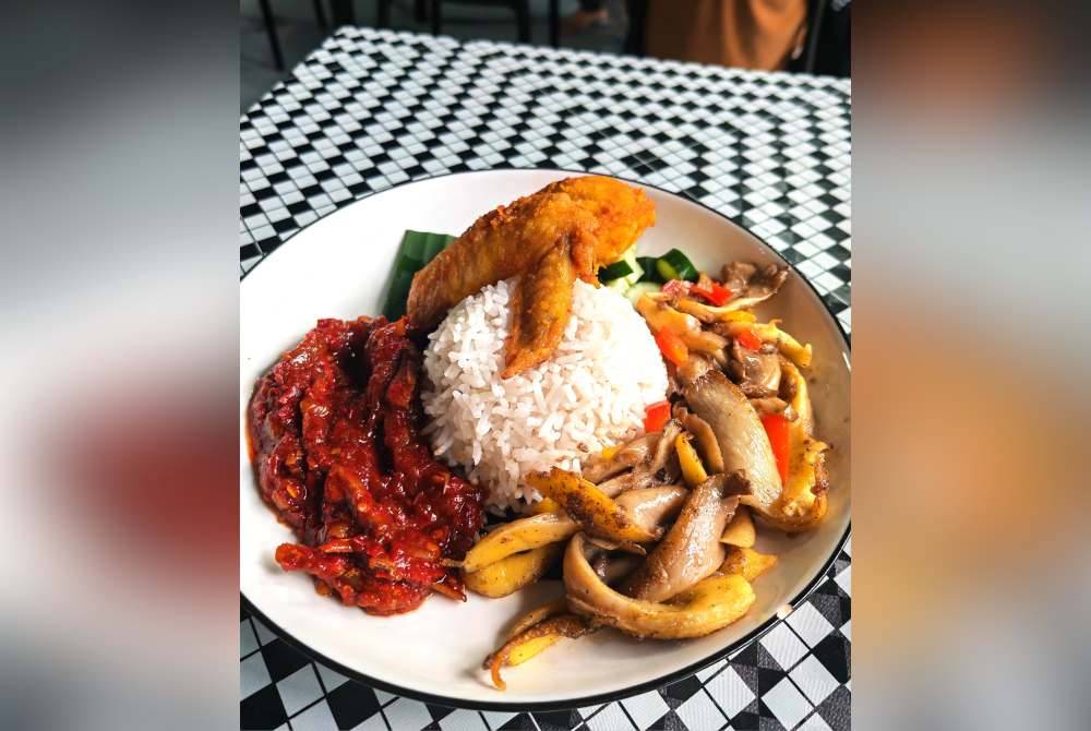 Nasi lemak ayam saute cendawan yang menyelerakan