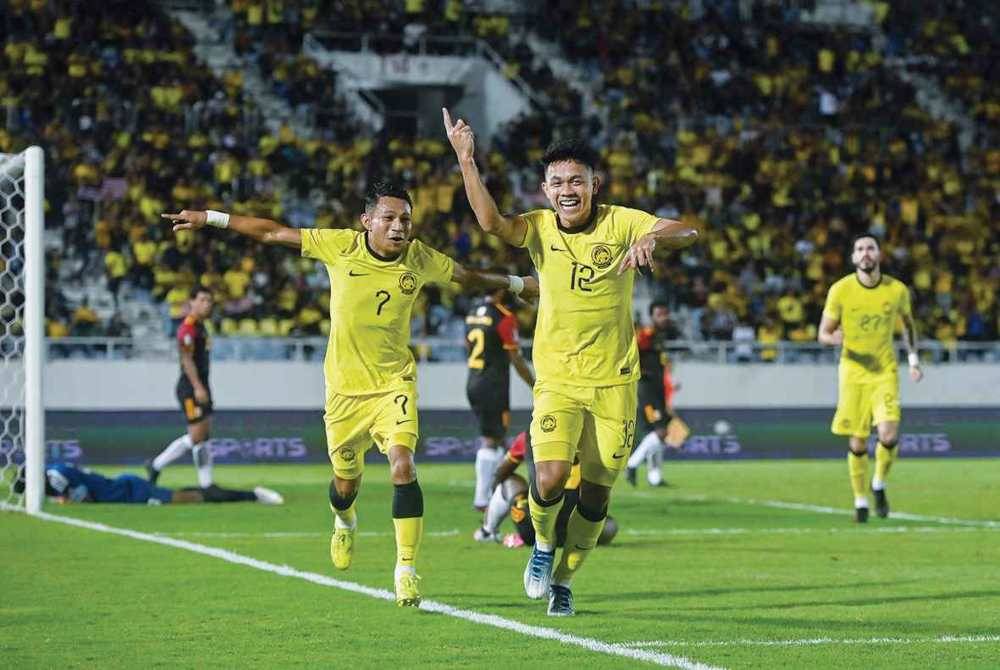 Faisal (kiri) dan Arif Aiman menjadi sandaran Harimau Malaya untuk merobek gawang lawan pada Piala Asia Qatar 2022. Foto Agensi