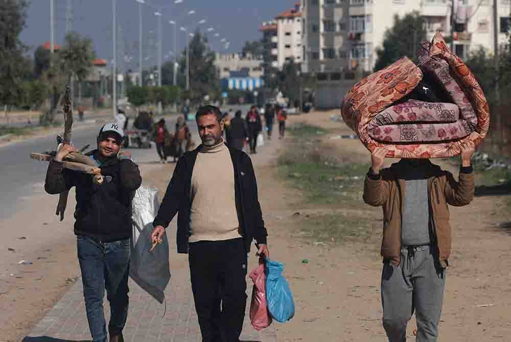 Penduduk Gaza terpaksa berpindah-randah kerana tiada kawasan yang selamat daripada hujan bom sejak tiga bulan lalu. Foto AFP