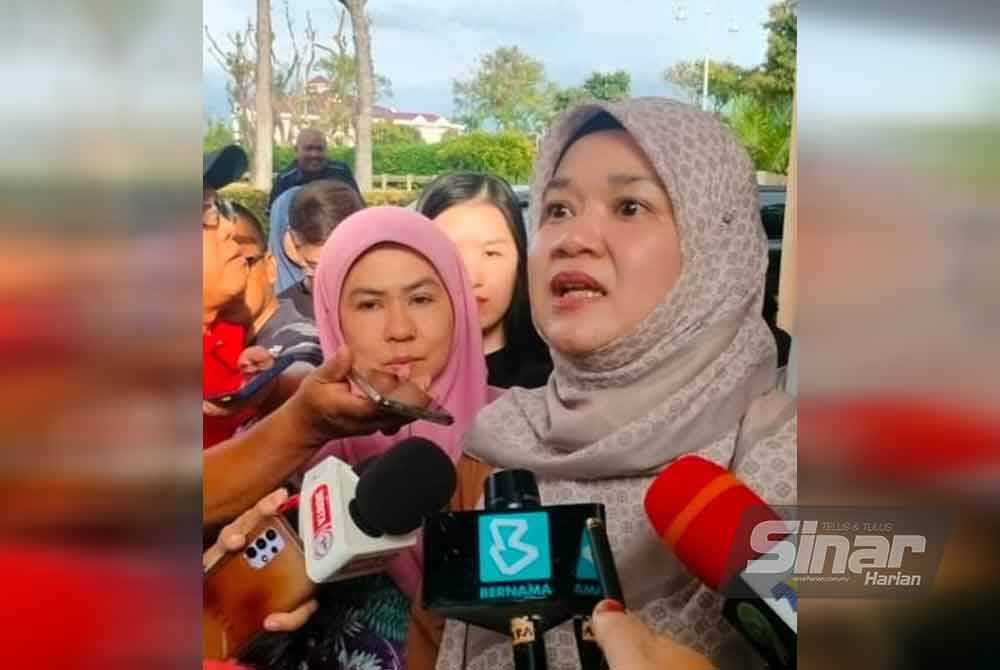 Fadhlina ditemui pemberita selepas pelancaran sumbangan Misi Banjir Pantai Timur di Putrajaya pada Jumaat.