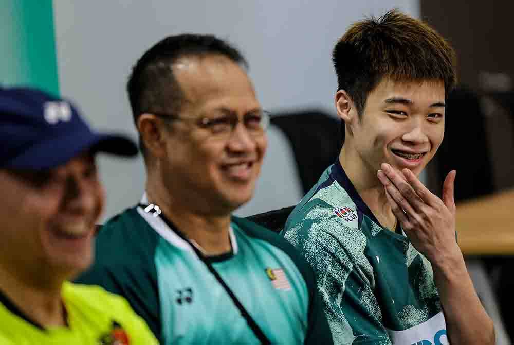 Tze Yong (kanan) ketika sidang media menjelang Kejohanan Super 1000, PETRONAS Malaysia Open 2024 di Akademi Badminton Malaysia, pada Jumaat. Foto Bernama