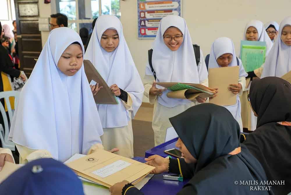 Ramai pelajar berkelayakan untuk memasuki MRSM dari segi akademik namun tidak layak dari aspek pendapatan ibu bapa.