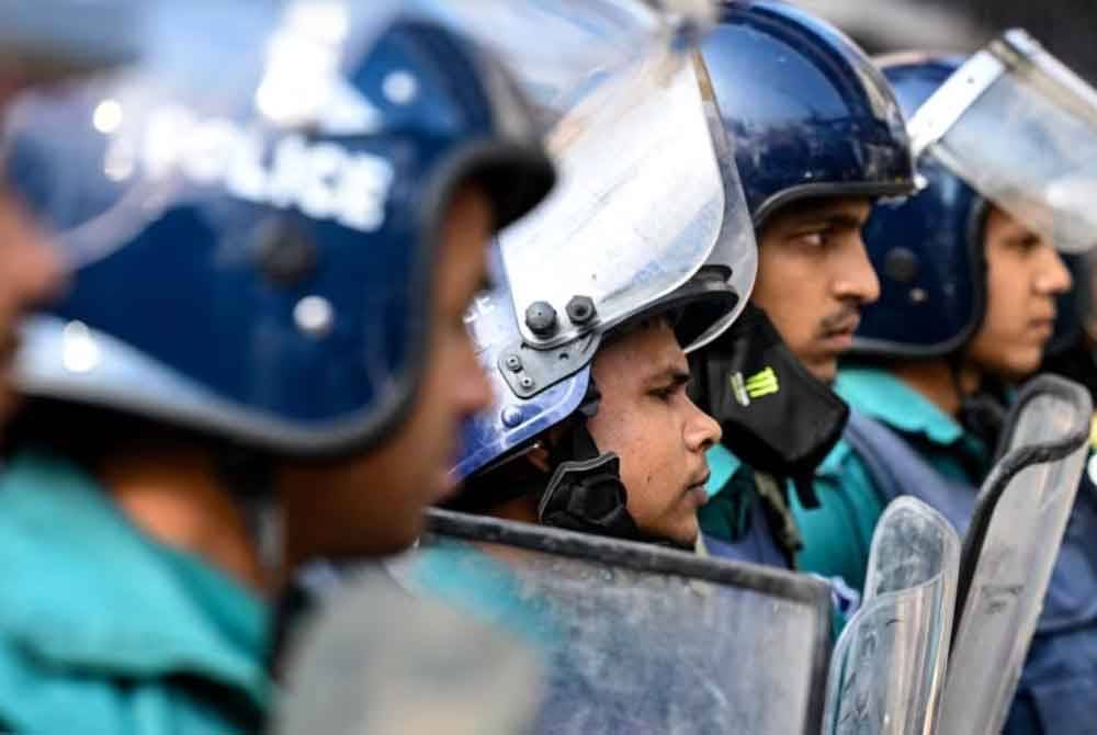 Satu pertempuran turut dilaporkan berlaku antara pihak polis dan anggota Parti Nasionalis Bangladesh (BNP) di Chattogram. Foto AFP