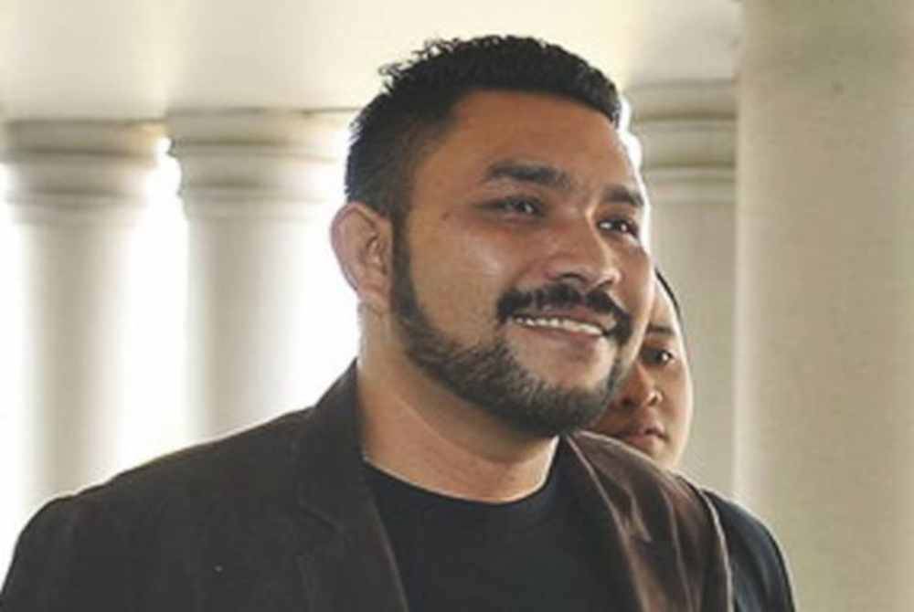 Papagomo atau nama sebenarnya Wan Muhammad Azri Wan Deris