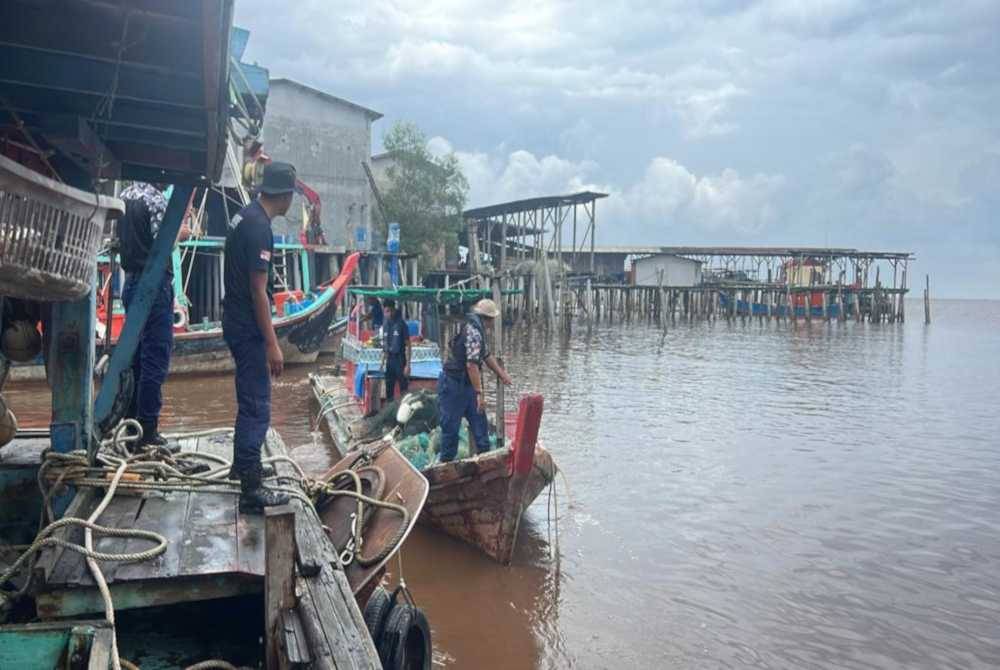 Op Periksa yang dilaksanakan di sekitar perairan Kuala Selangor, pada Sabtu.