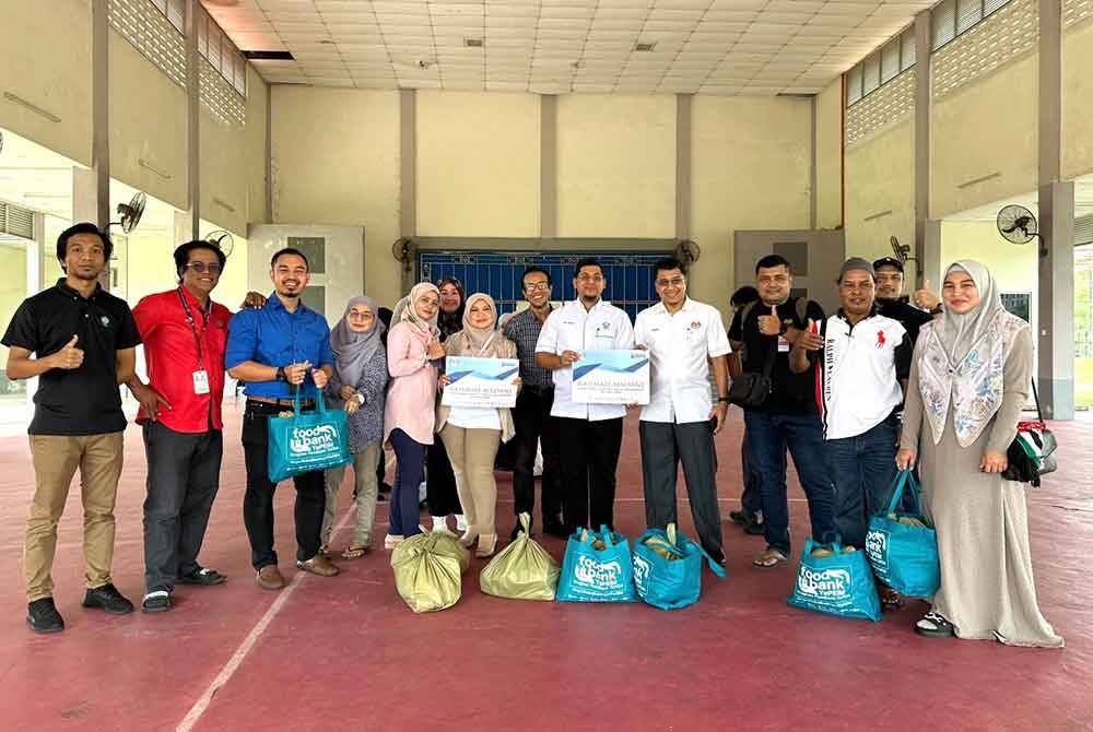 Sebahagian pengamal media yang hadir pada majlis serahan bantuan dan bermesra bersama YaPEIM serta JaPen. Foto SINAR HARIAN