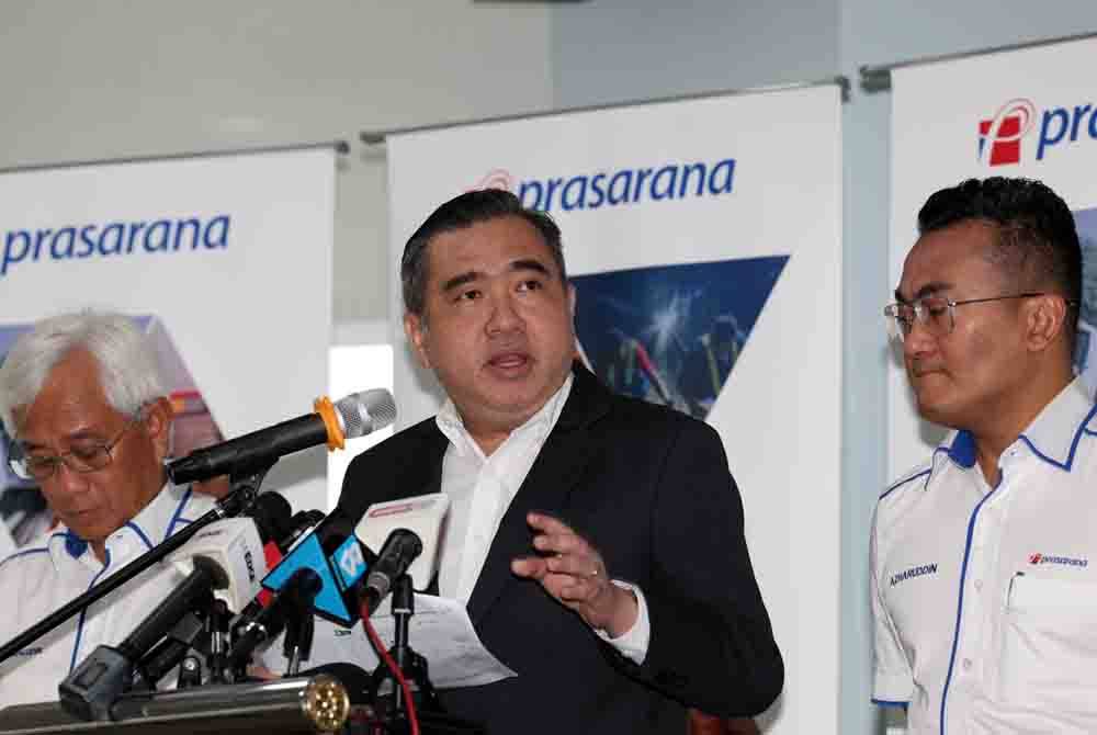 Menteri Pengangkutan, Anthony Loke ketika Pembentangan Laporan Prestasi 2023 dan Pelan 2024 Prasarana Malaysia Berhad (PRASARANA) di Menara UOA Bangsar pada Selasa. - Foto Bernama