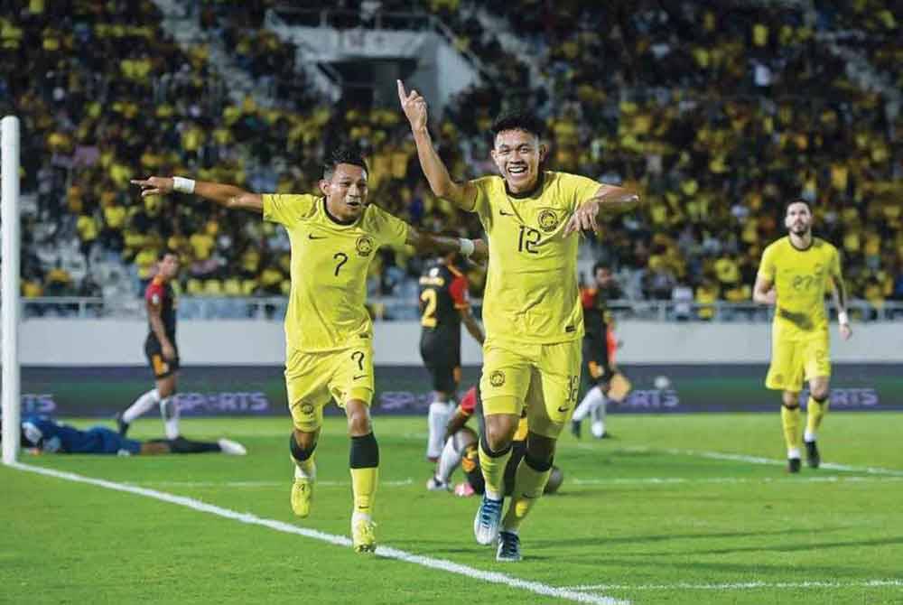 Faisal (kiri) dan Arif Aiman menjadi sandaran Harimau Malaya untuk merobek gawang lawan pada Piala Asia Qatar 2022. Foto Agensi