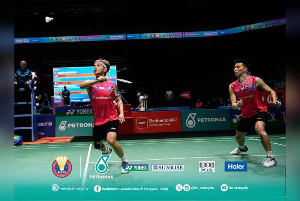 Ee Yi (kiri) dan Yew Sin mara ke suku akhir Terbuka Malaysia setelah menewaskan pasangan Denmark di Axiata Arena, Bukit Jalil pada Khamis. Foto FB BAM