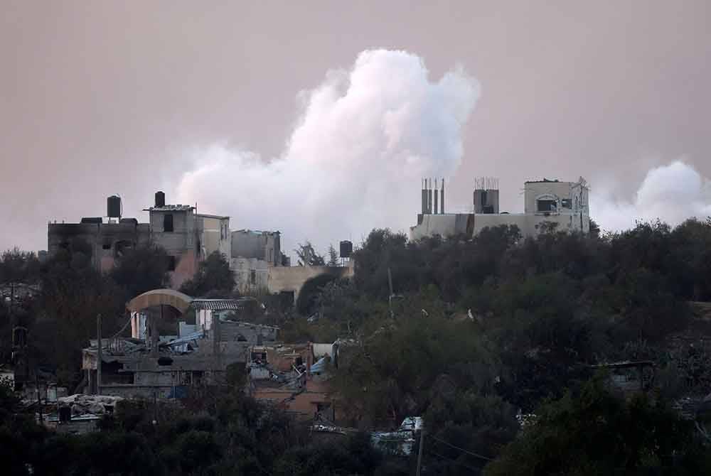 Kelihatan asap berkepul-kepul pada 9 Januari lalu selepas pengeboman Israel ke atas Gaza di tengah-tengah pertempuran berterusan antara Israel dan kumpulan militan Hamas. Foto AFP