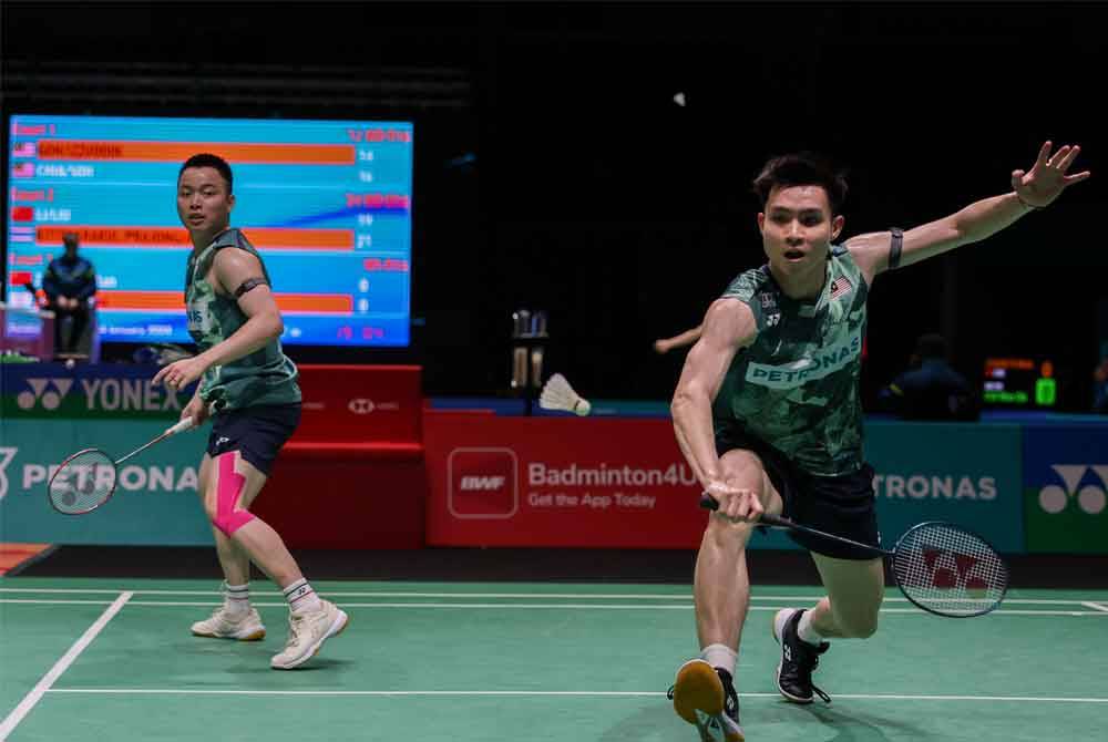 Aaron (kiri) dan Wooi Yik (kanan) akan menentang pasangan Korea Selatan dalam aksi suku akhir Terbuka Malaysia di Axiata Arena, Bukit Jalil pada Jumaat. - Foto Bernama