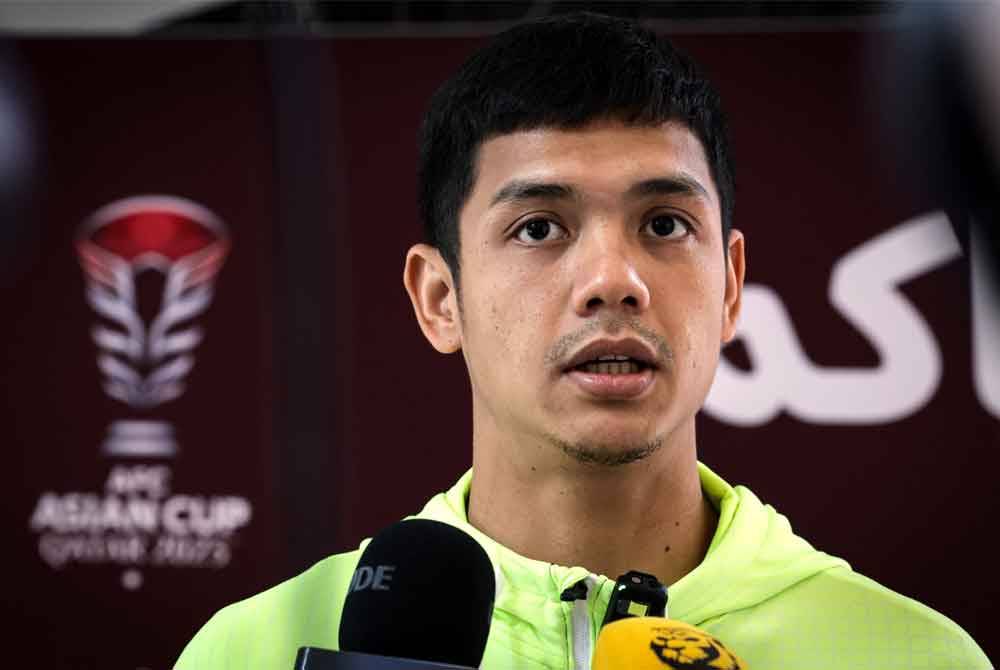 Ahmad Syihan menjawab pertanyaan pengamal media ketika ditemui wakil-wakil media Malaysia hari ini sempena Piala Asia 2023. Foto Bernama