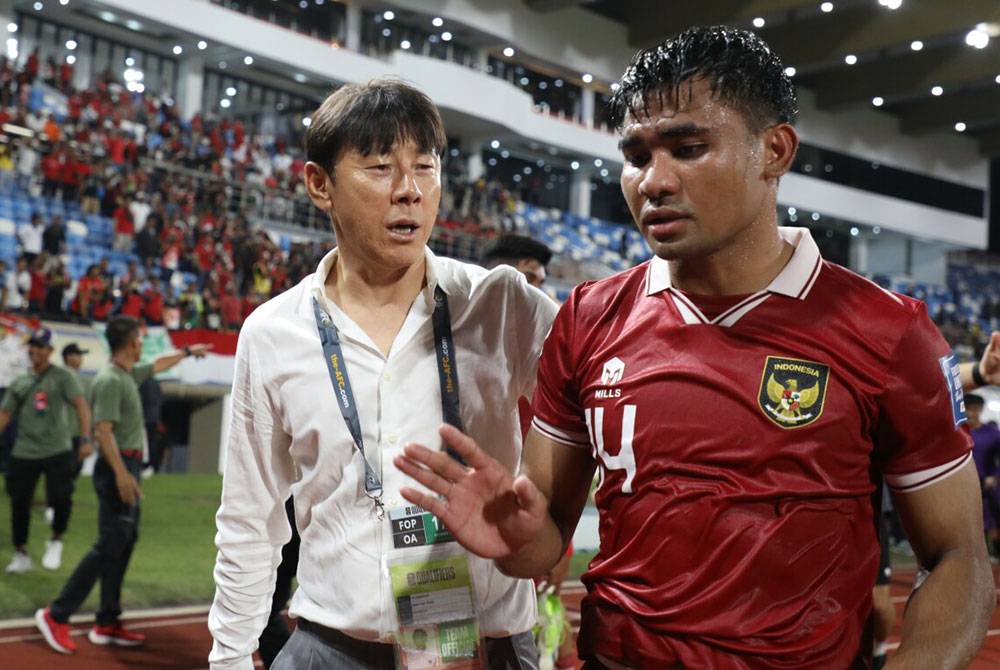 Tae-yong (kiri) meletakkan kepercayaan kepada Asnawi Mangkualam yang beraksi di liga Korea Selatan bagi mengemudi pertahanan Indonesia pada kempen Piala Asia di Qatar.