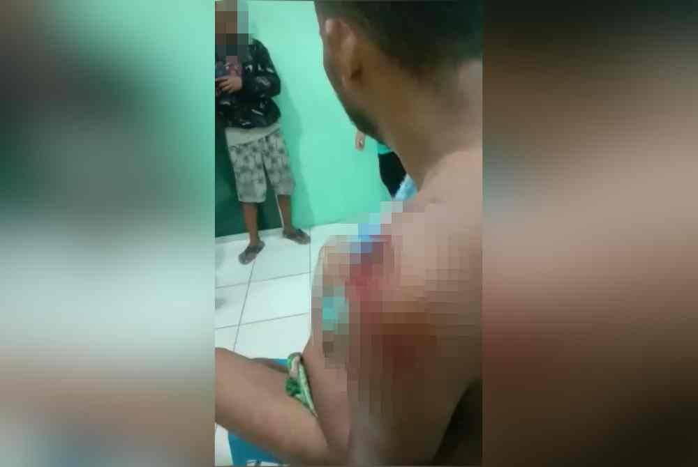 Tangkap layar video berkenaan mengenai lelaki dibaham harimau.