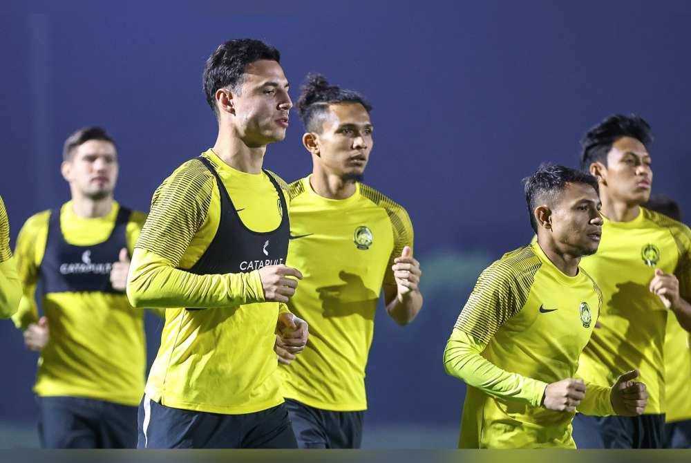 Dion Cools (kiri) bakal mengetuai pertahanan Harimau Malaya ketika berdepan Jordan pada awal pagi Selasa.