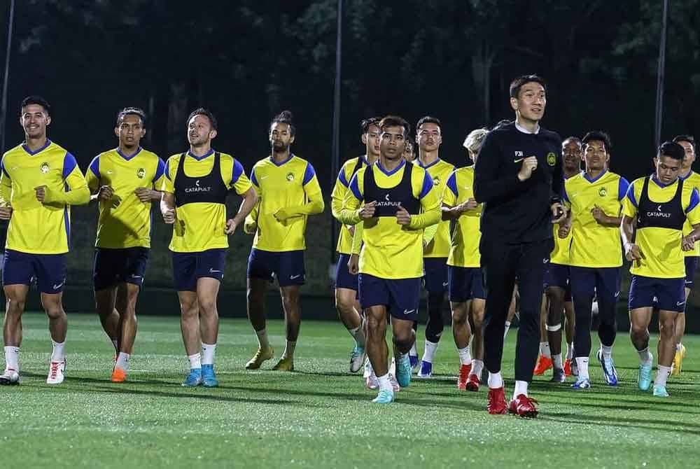 Skuad Harimau Malaya menjalani latihan di Qatar. Foto Facebook FAM