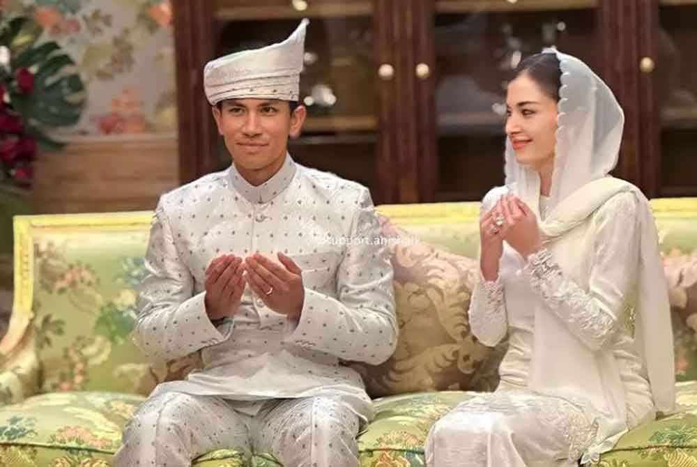 Putera Mateen dan Dayang Anisha selepas Majlis Akad Nikah Diraja di Masjid Omar Ali Saifuddien, Bandar Seri Begawan.