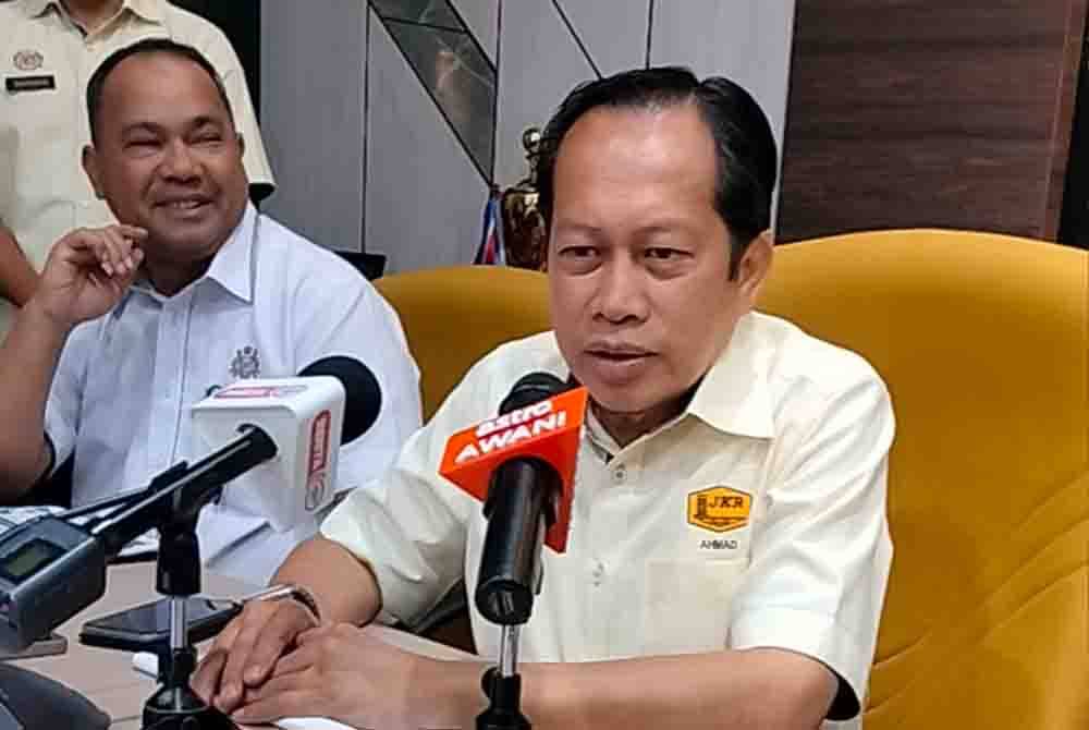 AHMAD MASLAN