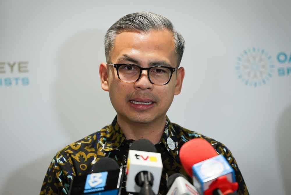 Fahmi mengadakan sidang media selepas majlis Pembukaan Bahagian Baharu (Orchid Wing) OasisEye Specialists di Nexus, Bangsar pada Ahad. Foto Bernama