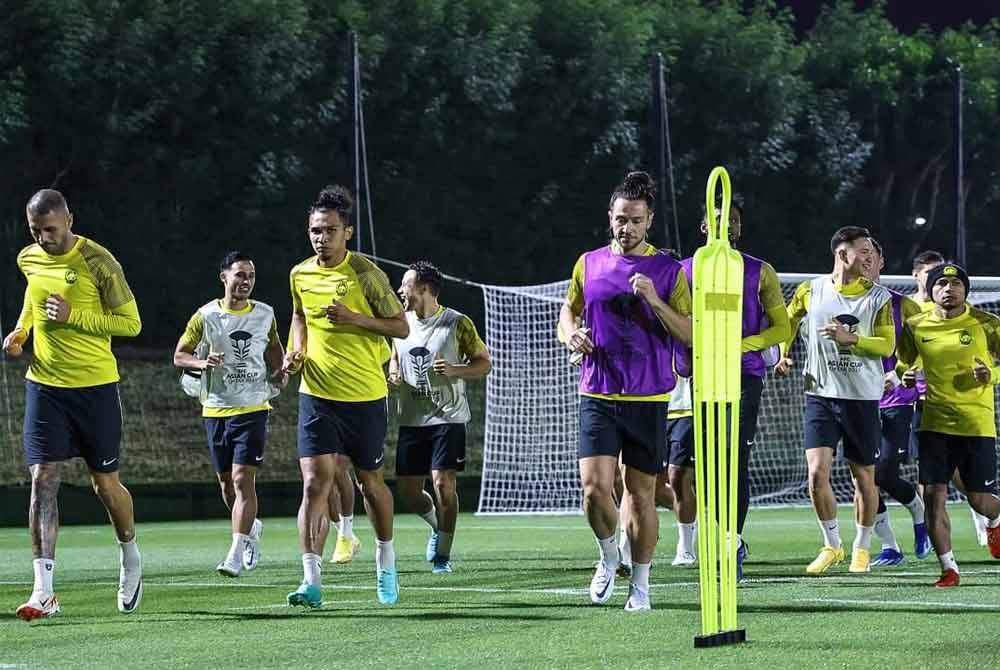 Skuad negara menjalani latihan sebelum menentang Jordan pada awal pagi Selasa. Foto FB FAM