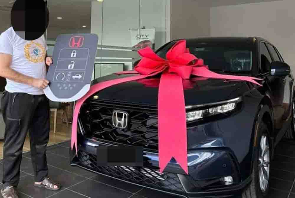 Ahmad Shah mendakwa Honda CRV yang baru dibeli bapanya mengeluarkan bunyi pelik ketika dipandu.