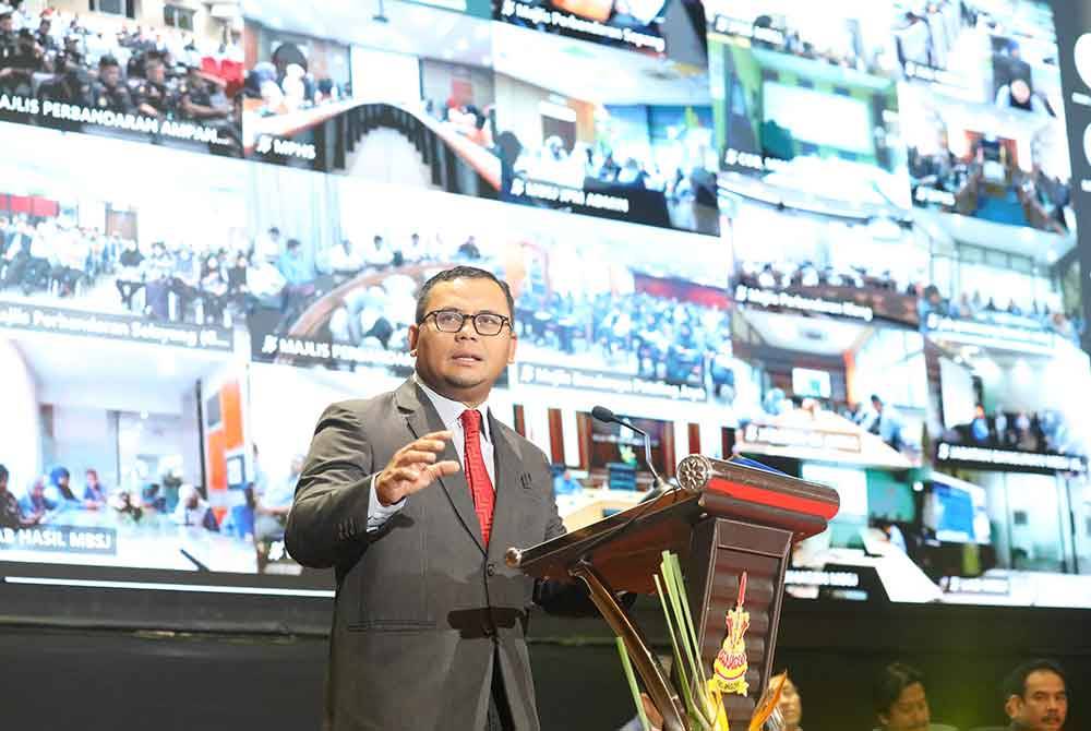 Amirudin ketika berucap di Majlis Amanat Tahun Baharu 2024 di Auditorium Dewan Jubli Perak Bangunan Sultan Abdul Aziz, Shah Alam pada Isnin.