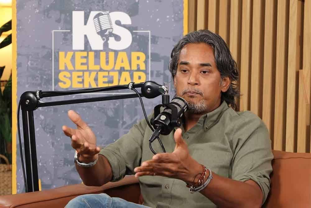 Khairy menyelar usul yang dibawa Timbalan Perdana Menteri, Datuk Seri Dr Ahmad Zahid Hamidi itu sebagai cadangan tidak demokratik.