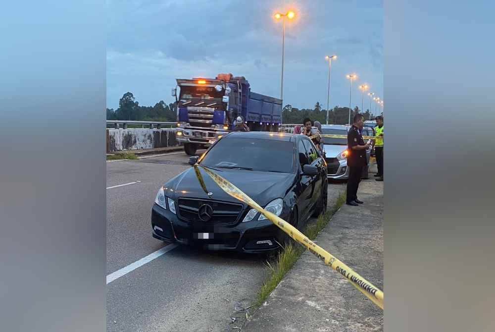 
Kereta dipercayai milik mangsa ditemui di kawasan kejadian di Jambatan Sultan Ismail Petra, Kota Bharu pada Isnin.