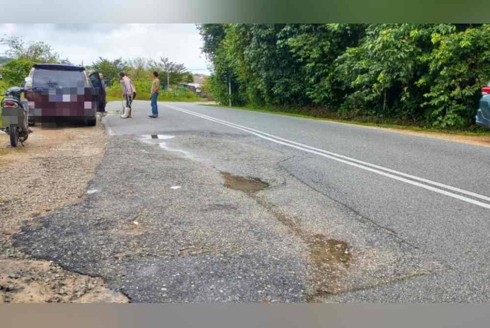 
Keadaan jalan menuju ke pusat bandar Temerloh yang rosak dan berlubang membimbangkan penduduk.