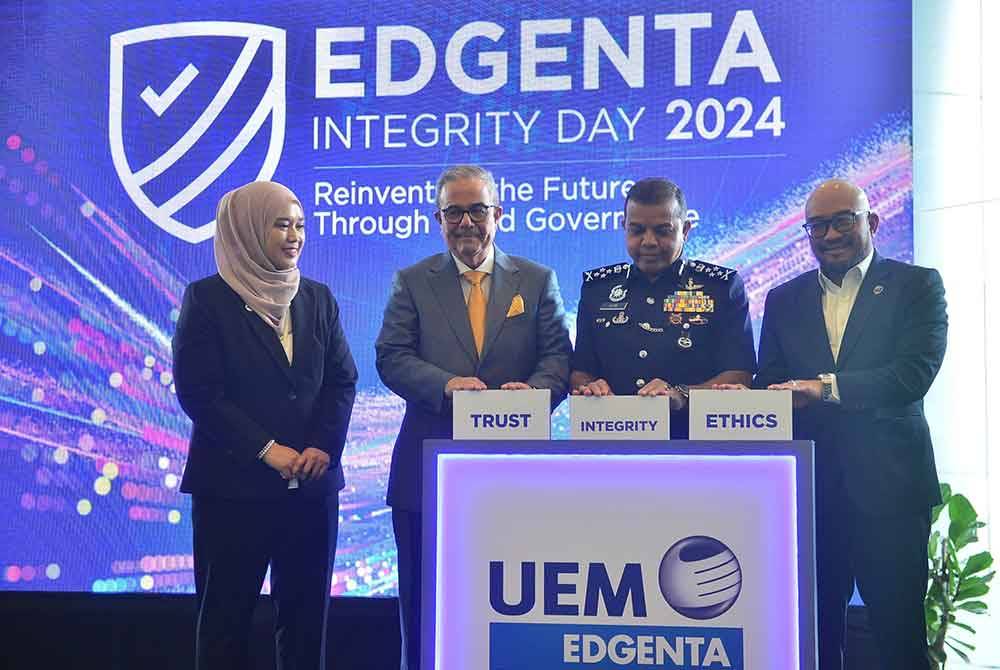 (Dari kiri) Farhah, George Stewart, Ayob Khan dan Syahrunizam melancarkan Integrity Day 2024 di Menara UEM Edgenta pada Rabu.Foto ASRIL ASWANDI SHUKOR