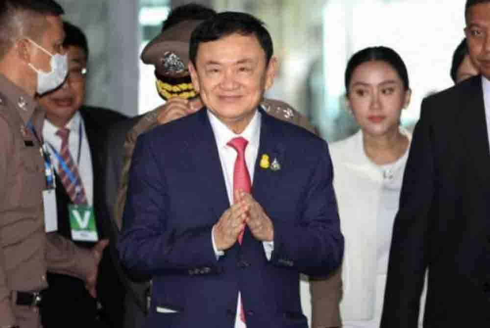 Thaksin ketika menerima sambutan sekembalinya ke Thailand pada Ogos tahun lepas. - Foto fail/Reuters