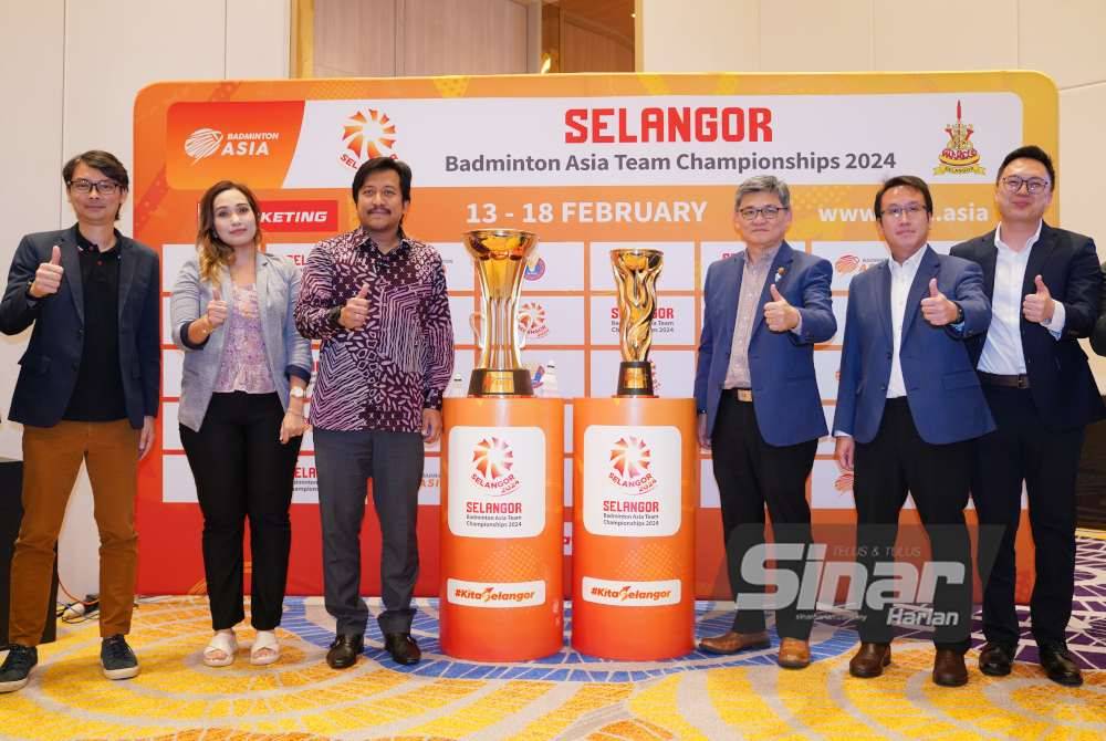 Setiausaha Agung Badminton Asia yang juga Setiausaha Agung Persatuan Badminton Malaysia, Datuk Kenny Goh (tiga kanan) selepas sidang akhbar Kejohanan Berpasukan Badminton Asia Selangor 2024 di sebuah hotel di Setia Alam pada Khamis. Foto Sinar Harian-MOHD HALIM ABDUL WAHID