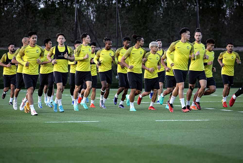 Skuad Harimau Malaya menjalani sesi latihan dalam menghadapi Piala Asia 2023 di Universiti Qatar pada Rabu. Foto Bernama