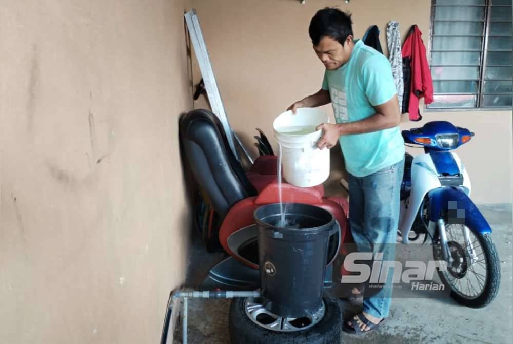 Ahmad Anuar mencipta tangki transit bagi mengatasi masalah gangguan air.