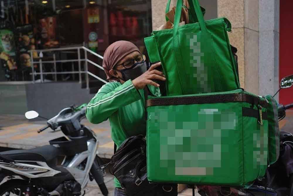 Penghantar akan menerima pampasan bagi setiap tempahan yang telah diselesaikan. (Foto hiasan)