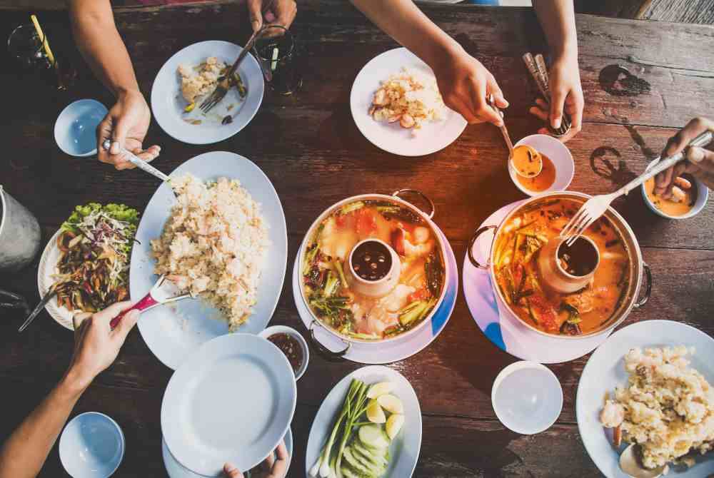 Pemilik restoran disaran jujur dalam berniaga, nyatakan dengan jelas harga supaya pelanggan tidak terkejut apabila hendak membayar selepas makan. Foto123RF