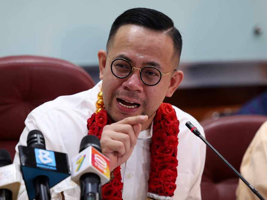 Steven Sim pada sidang media berhubung Program Kesuma MADANI bersama Komuniti sempena Hari Thaipusam di Pejabat Pengurusan Batu Caves pada Jumaat. Foto Bernama