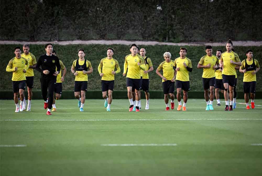 Skuad Harimau Malaya menjalani sesi latihan dalam menghadapi Piala Asia 2023 di Universiti Qatar. Foto Bernama