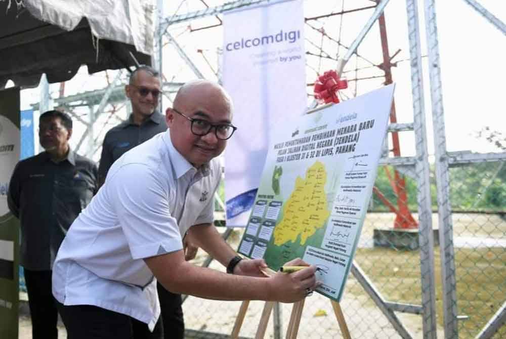 Fadzli hadir menyempurnakan Majlis Pemuktamadan Pembinaan Menara Baru Jendela Fasa 1 bagi Kluster 31 dan 32 di Kampung Salang, Mukim Penjom, Lipis pada Jumaat.