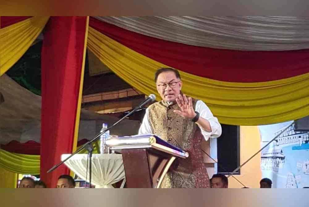 Anwar ketika menyampaikan ucapan dalam Sambutan Pesta Ponggal Kebangsaan 2024 di Dataran Majlis Perbandaran Klang, pada Sabtu.