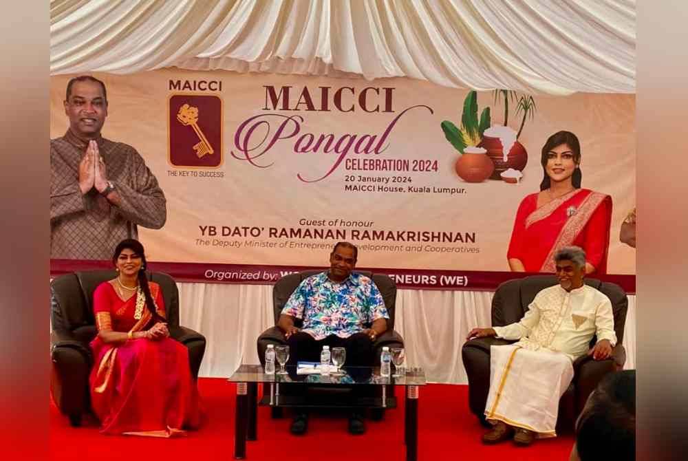 Ramanan (tengah) ketika menghadiri sambutan Festival Ponggal dan Pelancaran Program Keusahawanan Wanita (WES) anjuran MAICCI, pada Sabtu. Foto Facebook Ramanan