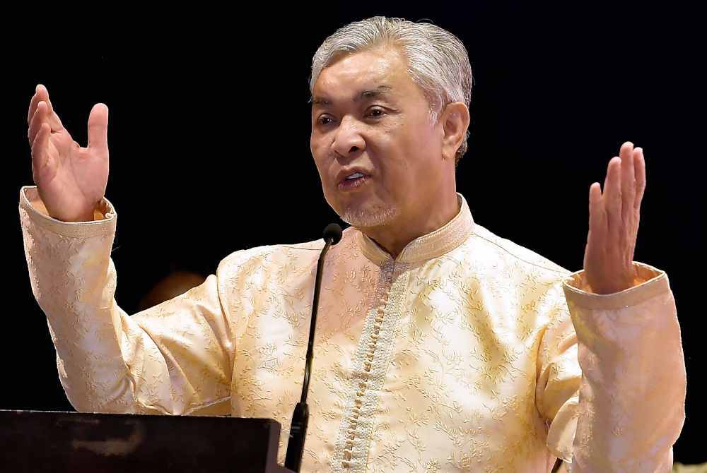 Ahmad Zahid menyampaikan ucapan pada Majlis Sambutan Ponggal Perpaduan 2024 pada Ahad. Foto Bernama